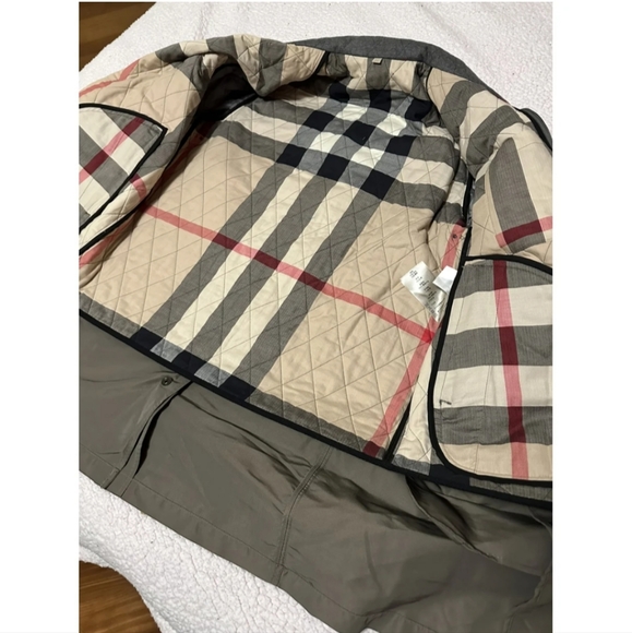 Authentic Burberry Coat - Picture 4 of 7